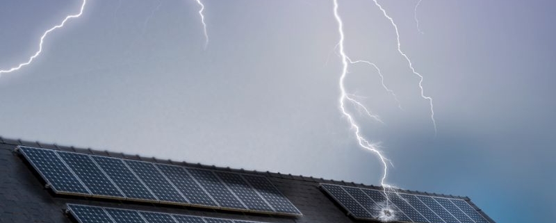 Quel est le niveau de résistance des panneaux solaires face aux intempéries